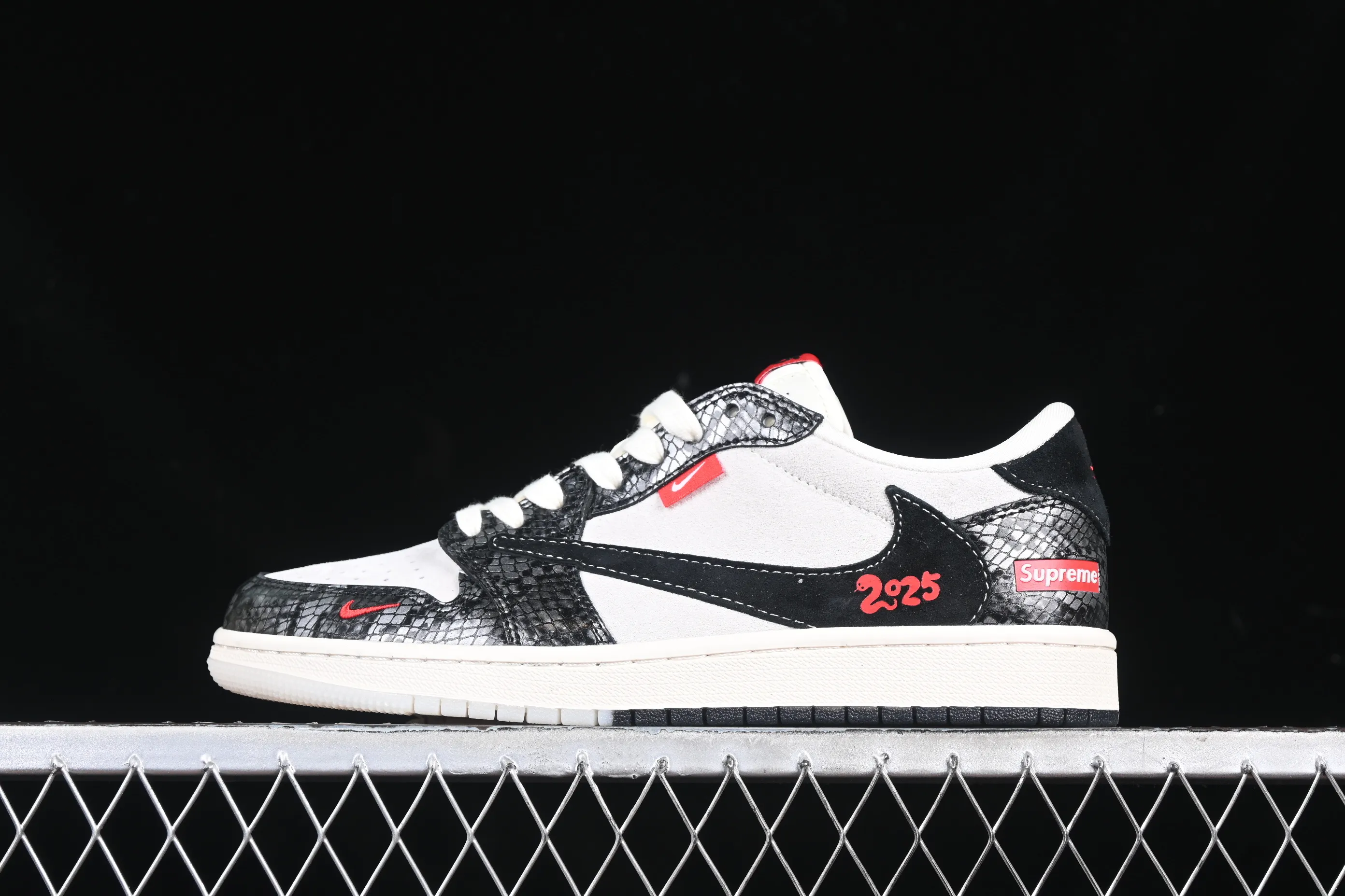 All categories Air Jordan Jordan series basketball shoes Air Jordan 1 Low High-end customized low-top sneakers Travis Scott x Fragment Design x Air Jordan 1 Low OG SP AJ1 Joe 1 Sup joint black scale two-color low-top cultural casual sneakers DM9288-010